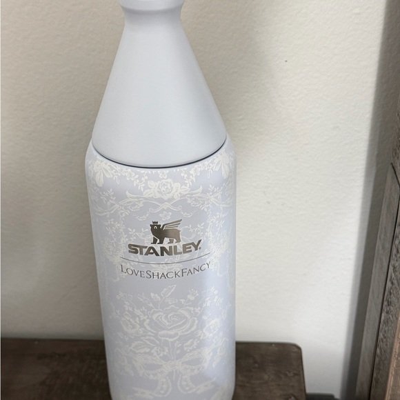 Stanley Pastel Blue Floral Bottle - Picture 7 of 8